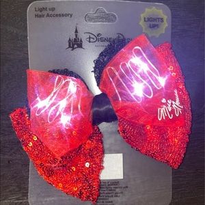 Disney Parks light up Bow Minnie Mouse